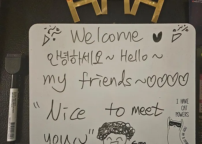 홍익대학교 2룸 4침대 1인1침대 서울특별시