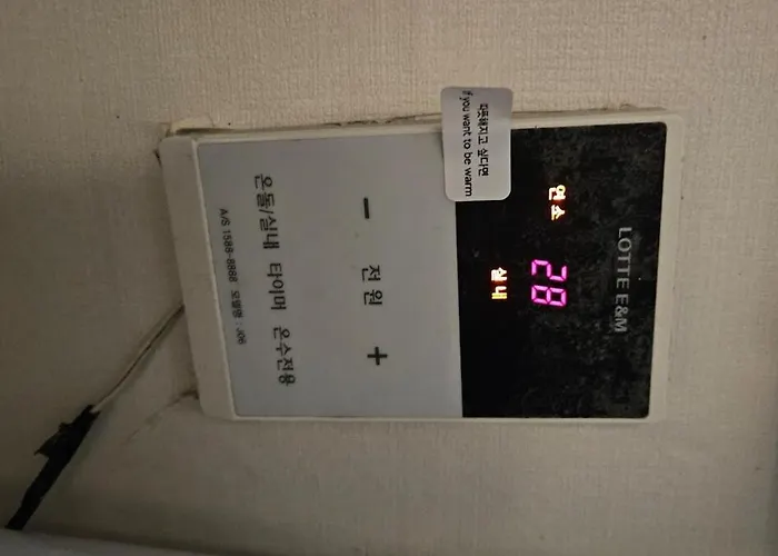 홍익대학교 2룸 4침대 1인1침대 *