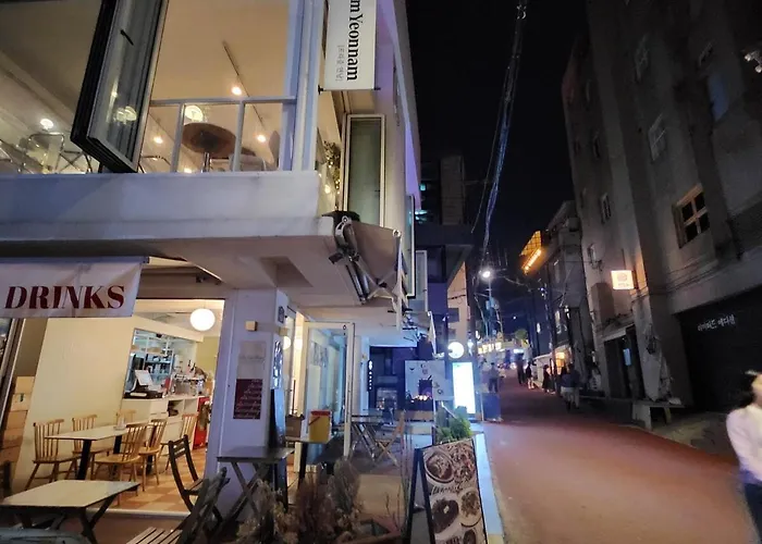 홍익대학교 2룸 4침대 1인1침대 * 서울특별시
