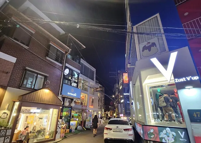 홍익대학교 2룸 4침대 1인1침대 *