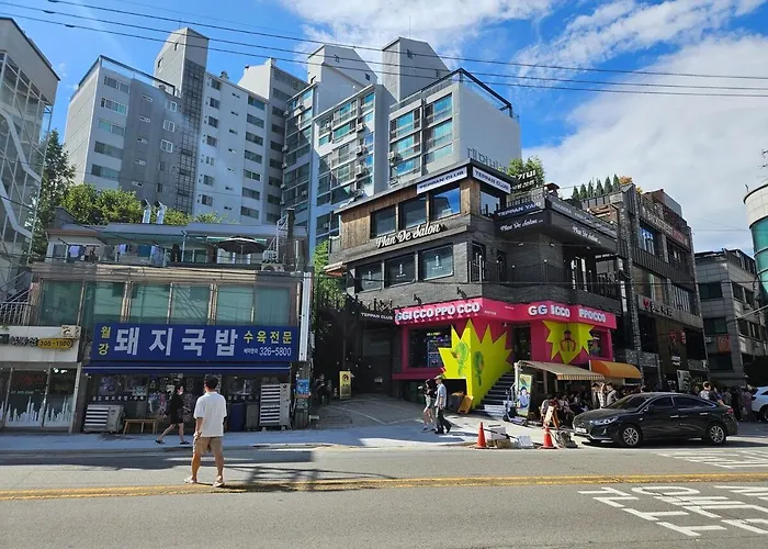 홍익대학교 2룸 4침대 1인1침대 아파트