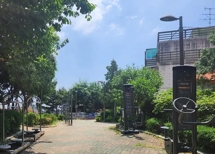 홍익대학교 2룸 4침대 1인1침대 아파트 *